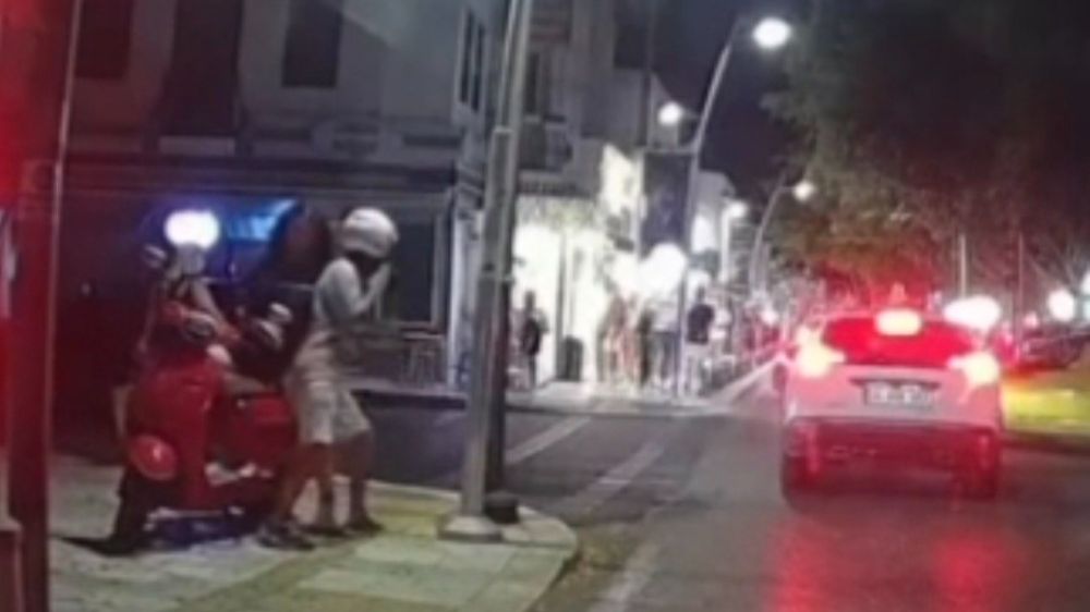 Trafikte birbirlerine girdiler: O anlar kamerada