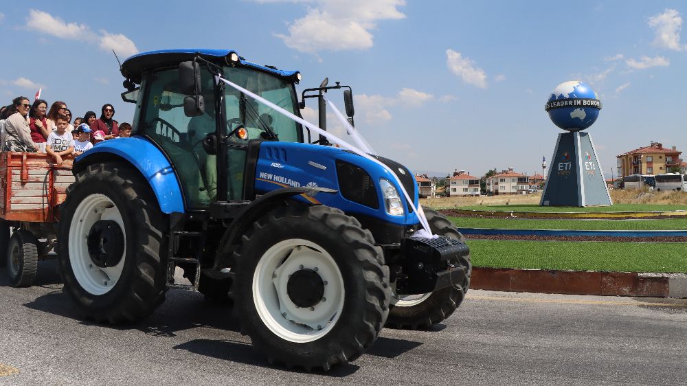 Traktör konvoyu ile sünnet düğünü