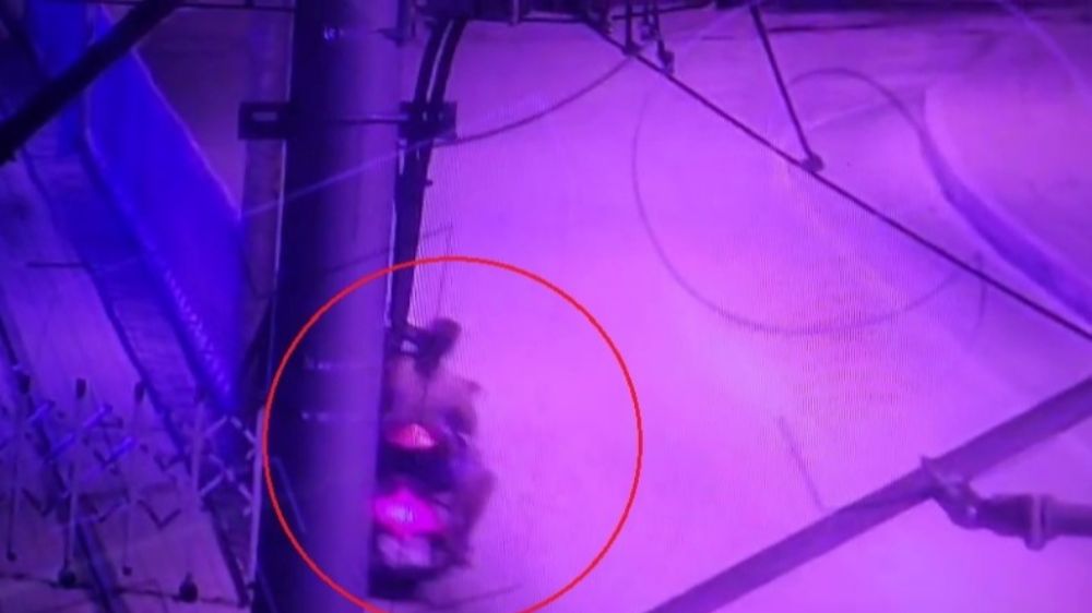 Tramvay durağına çarpan motosikletteki 2 kişi yaralandı