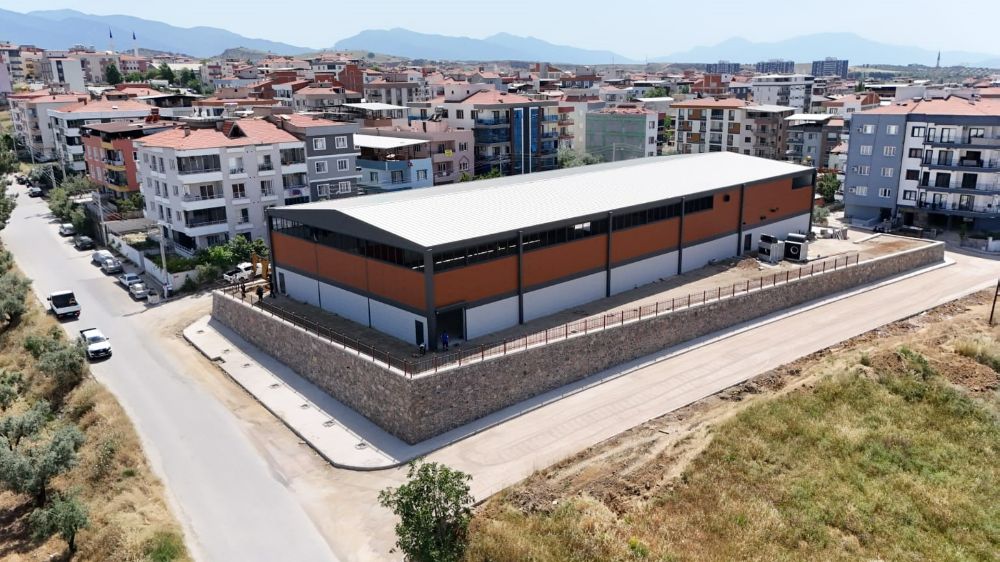 Turgutlu Belediyesi Mimar Ferdi Zeyrek Spor Kompleksi'nde sona yaklaşıldı