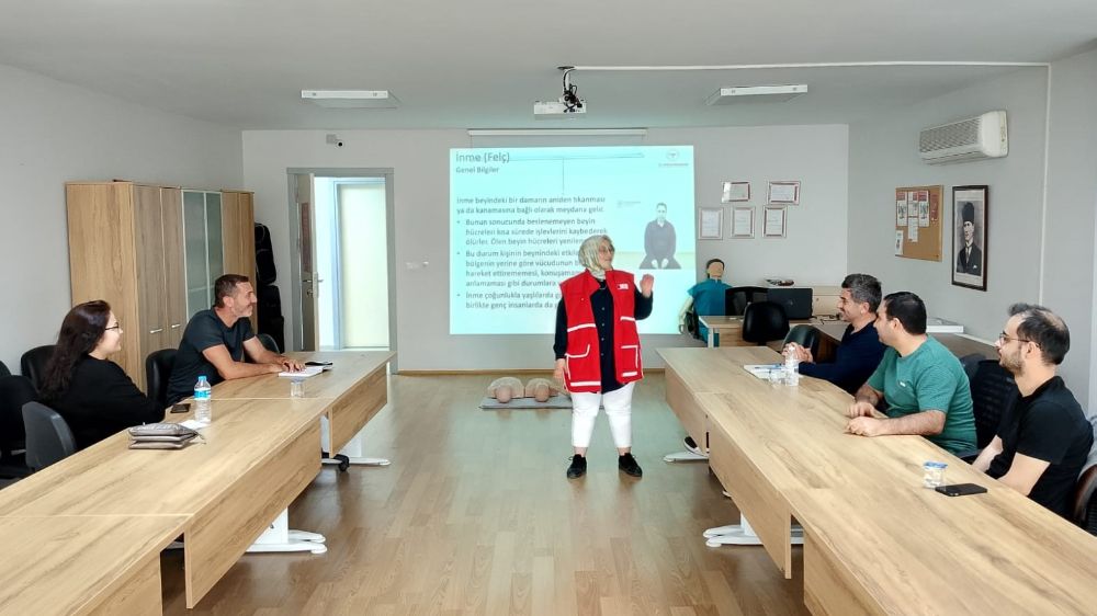 Türk Kızılay’dan ilk yardım eğitimleriyle hem bilinçlendirme hem destek
