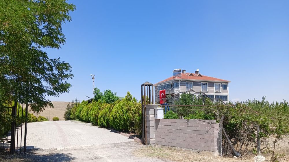 Tutukluk yapan silah aniden ateş aldı: 1'i ağır 2 kişi yaralandı