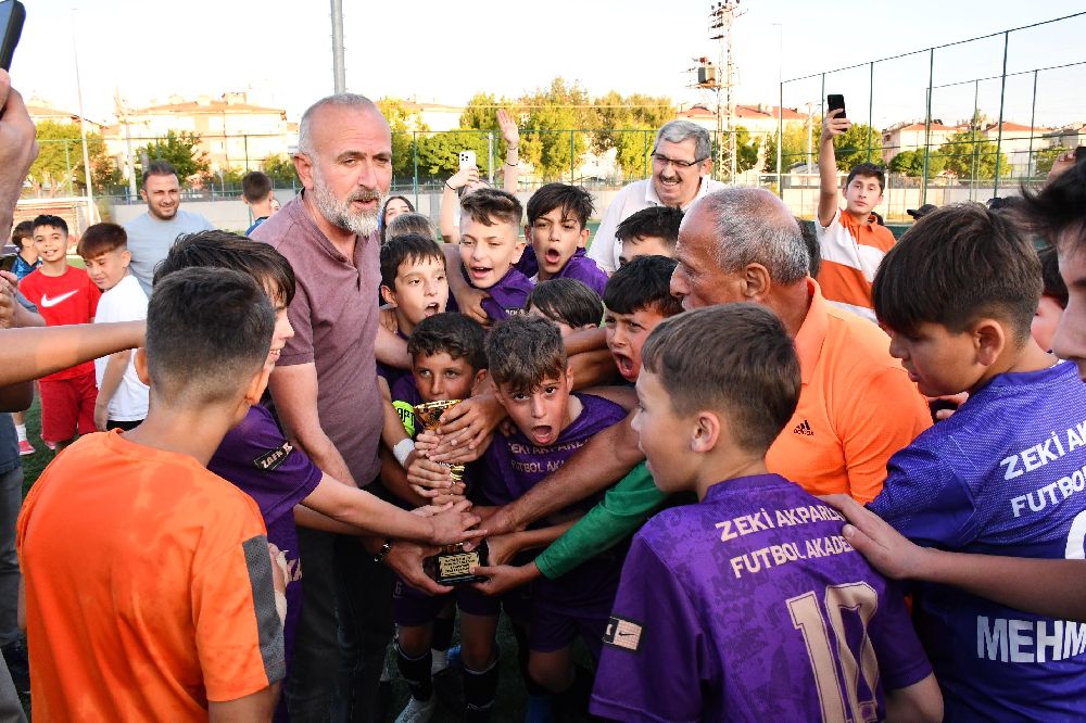 U11 Liginde Kayseri şampiyonu Zeki Akparlar FK