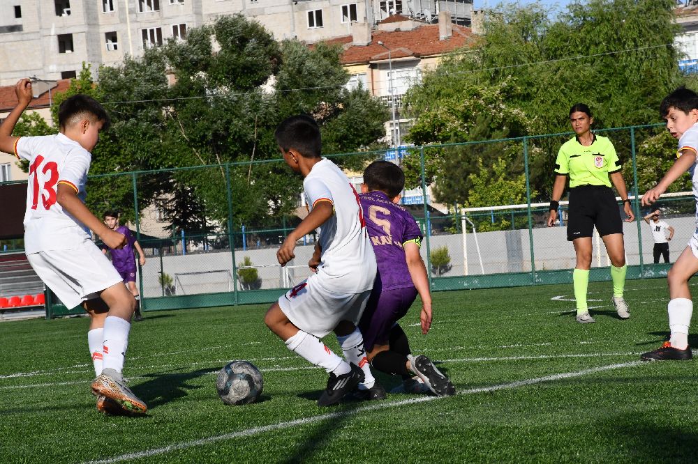 U11 Liginde Kayseri şampiyonu Zeki Akparlar FK