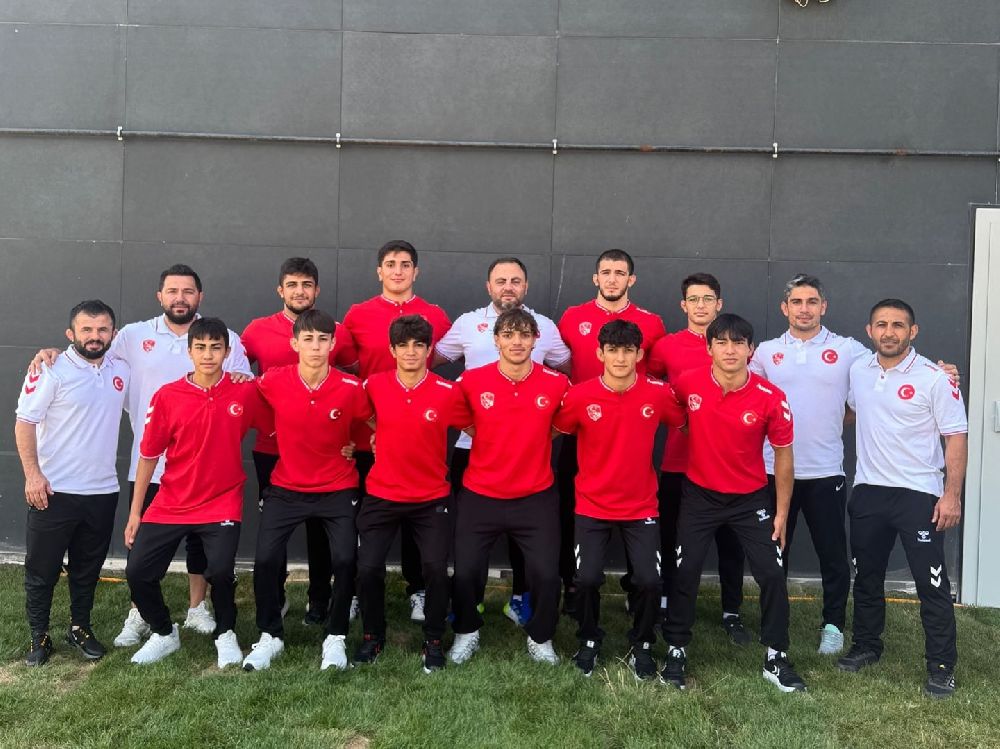 U17 Dünya Şampiyonası Atina’da devam ediyor işte katılan Güreşçiler ve teknik kadro