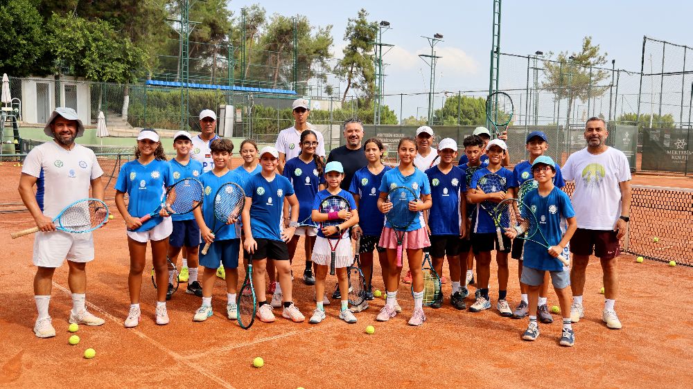 Ürdünlü tenisçiler kamp için Adana'da