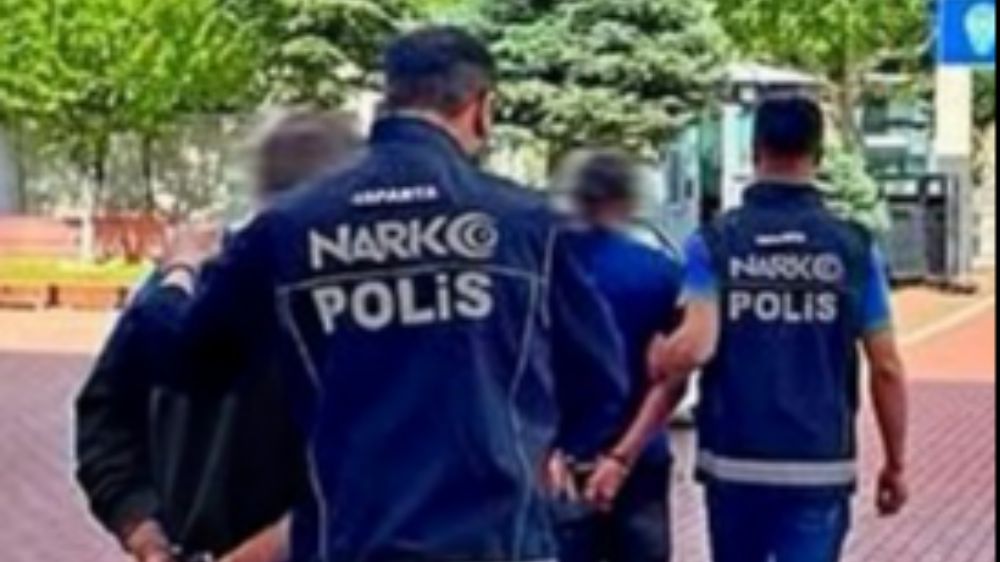 Uyuşturucu operasyonunda gözaltına alınan 2 kişi tutuklandı