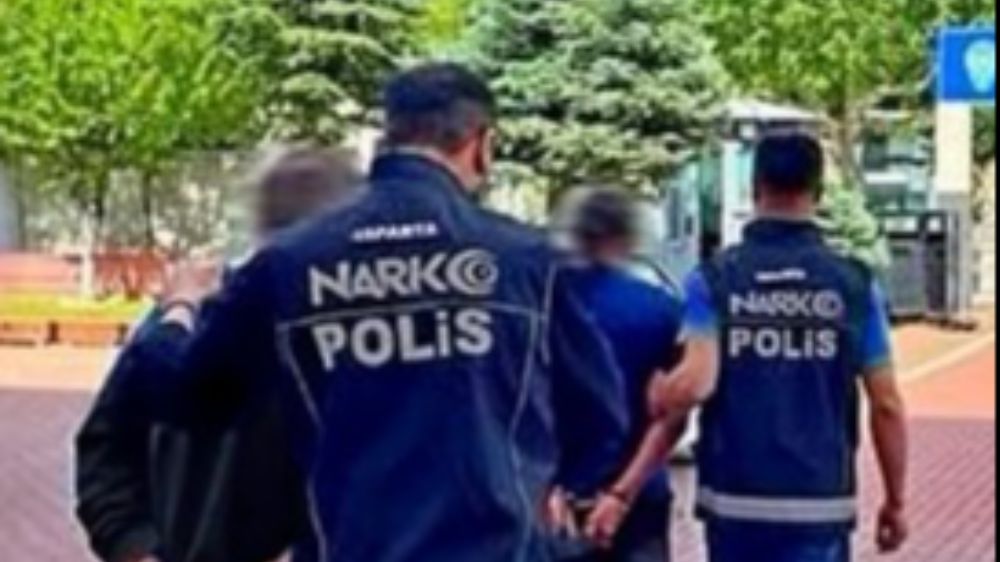 Uyuşturucu operasyonunda gözaltına alınan 2 kişi tutuklandı