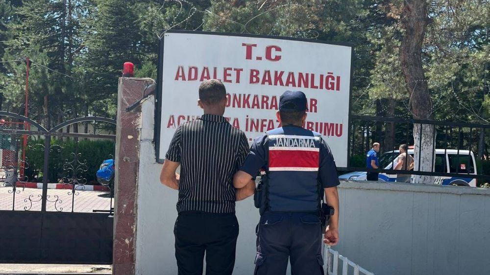 Uyuşturucu ticareti suçundan aranan şahsı jandarma yakaladı