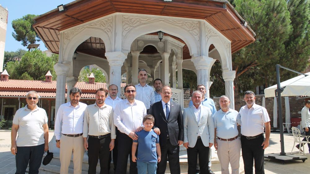Vali Canbolat, Nasuh Paşa Külliyesi'nde öğrencilerle bir araya geldi
