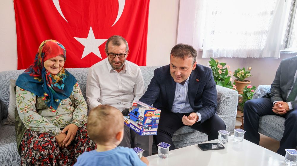 Vali Sözer şehit Osman Er’in ailesini ziyaret etti