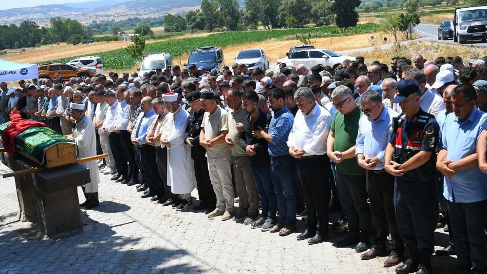 Vali Ustaoğlu, gölette boğulan çocukların cenaze namazlarına katıldı