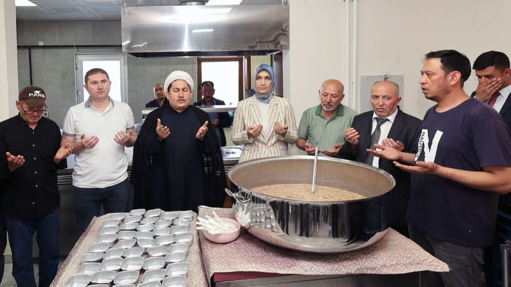 Vali Yiğitbaşı aşure ikramında bulundu