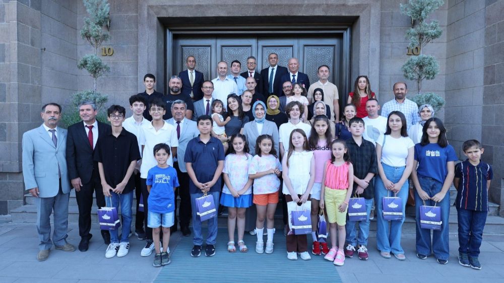 Vali Yiğitbaşı derece yapan öğrencileri konuk etti