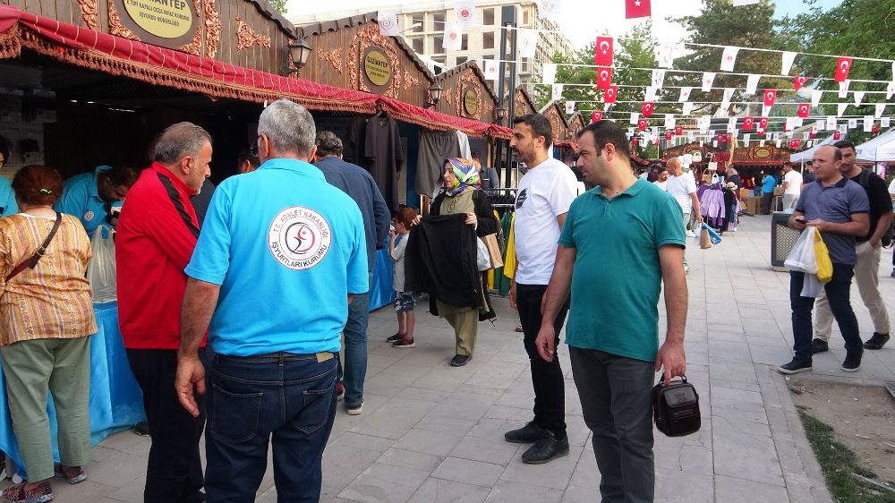 Van’da "İşyurtları Ürün ve El Sanatları Fuarı’nı 100 bin kişi ziyaret etti