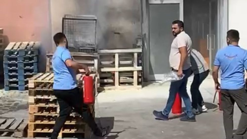 Yangın tüpünü alan koştu