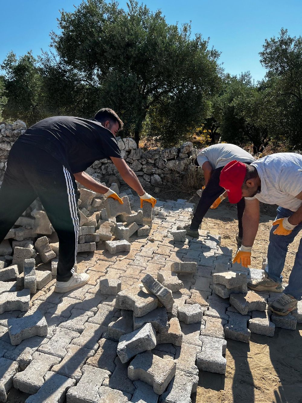 Yaykın Mahallesi’nde yol çalışmaları devam ediyor