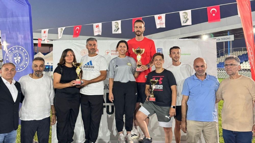 Yunusemre Belediyesi Kulüplerarası Taekwondo Turnuvasında kupa ve madalyalar sahiplerini buldu