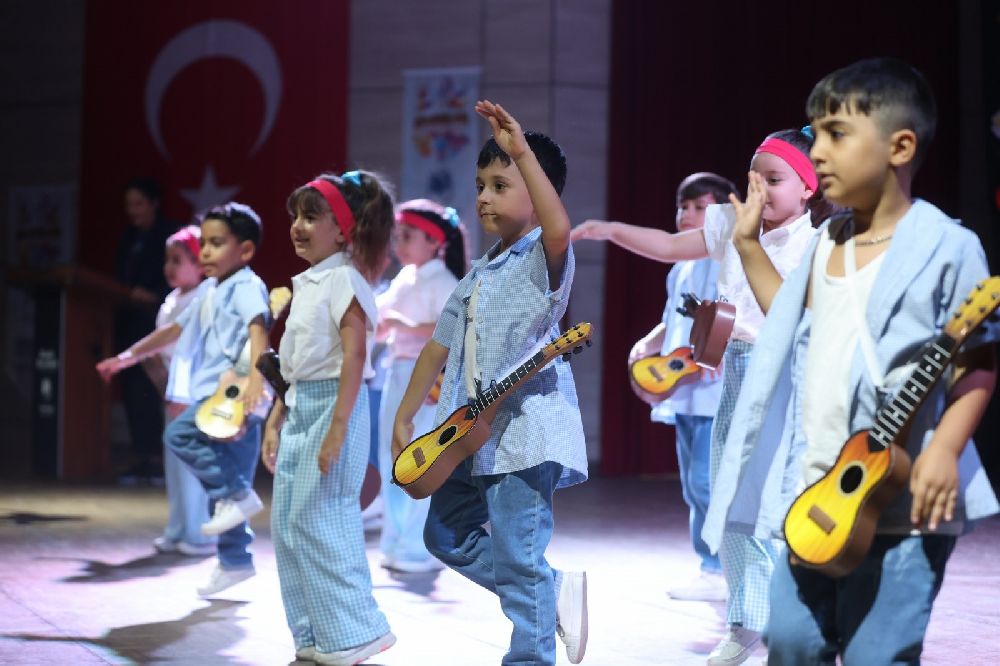 Yunusemreli miniklerden unutulmaz yıl sonu gösterisi