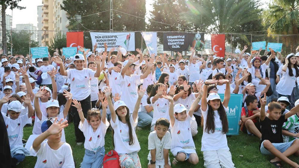 Yüzlerce öğrenci Kozan'da yaz spor şenliğinde buluştu