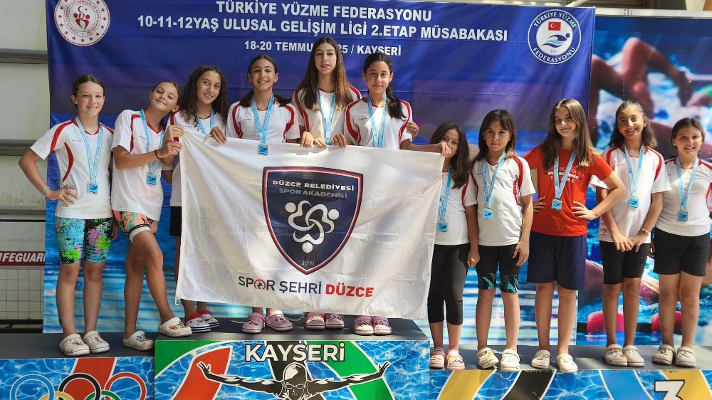 Yüzme takımından bir başarı daha