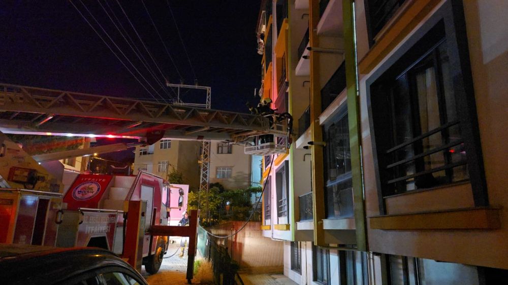 Zonguldak  Apartman dairesinden yükselen duman paniğe neden oldu