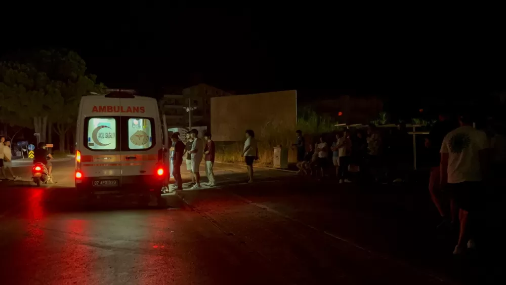 Antalya'da kaza motosiklet devrildi