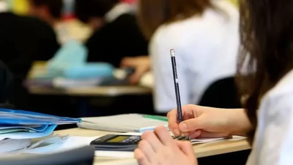 2025-2026 eğitim öğretim takvimi ile ara tatil tarihleri resmen açıklandı. okullar ne zaman  açılacak 