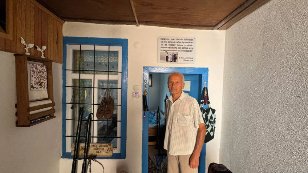 300 yıllık tarihi evini restore edip müzeye çevirerek ziyaretçilere ücretsiz açtı