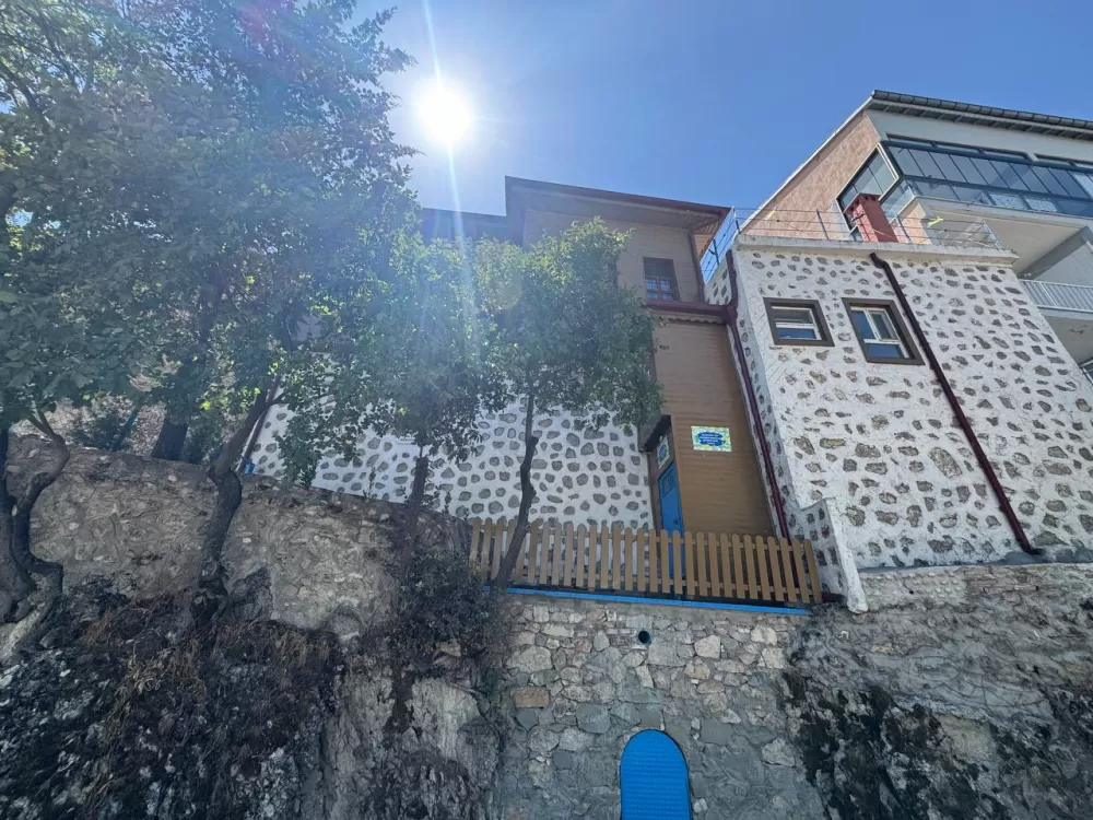 300 yıllık tarihi evini restore edip müzeye çevirerek ziyaretçilere ücretsiz açtı