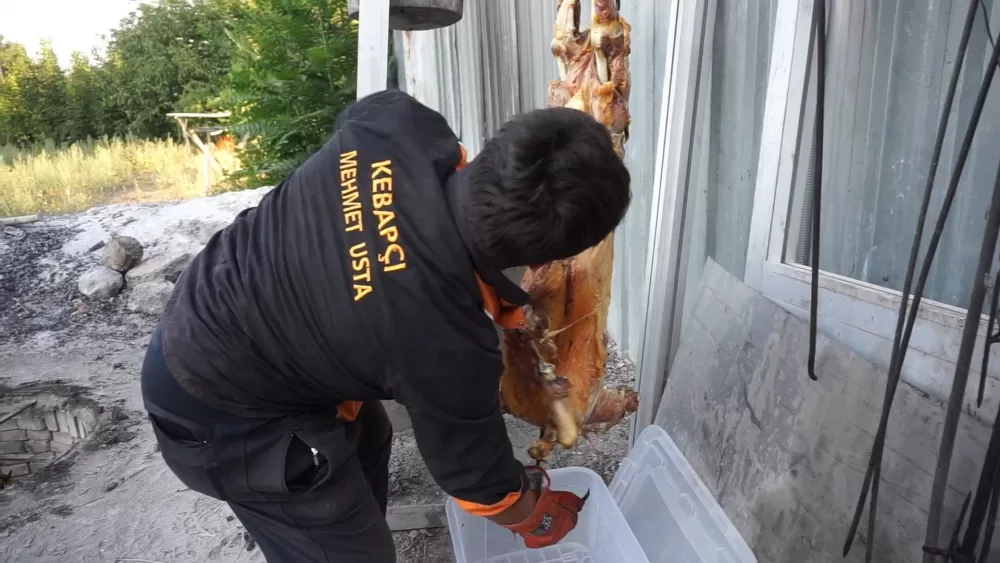 Burdur’da 100 yıllık lezzet Kuyu kebabı kilosu 1300 TL’den satılıyor