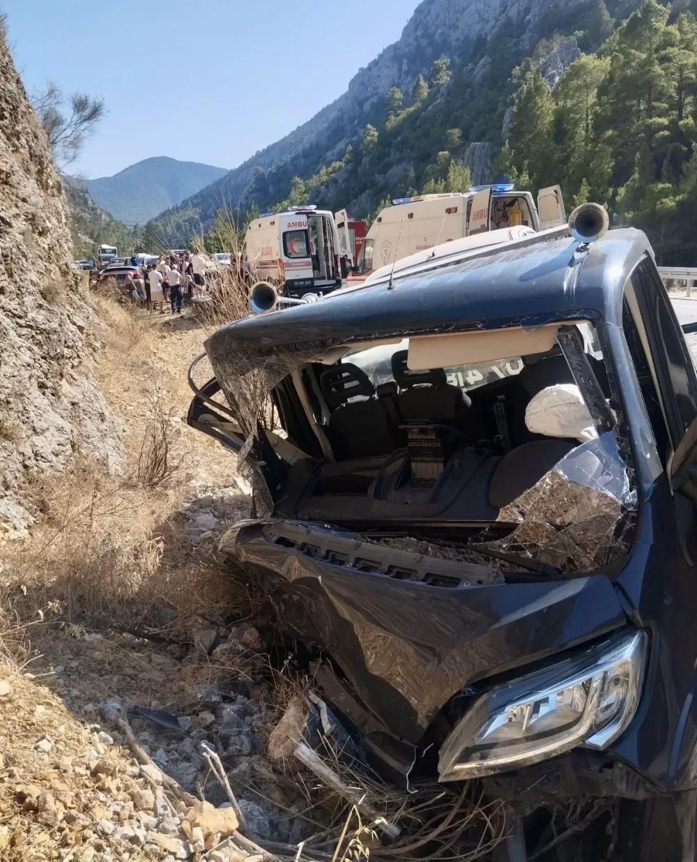 Antalya Akseki-Manavgat karayolunda kafa kafaya çarpıştılar 5 yaralı