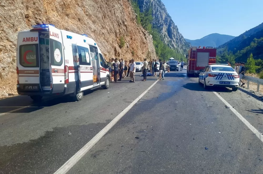 Antalya Akseki-Manavgat karayolunda kafa kafaya çarpıştılar 5 yaralı