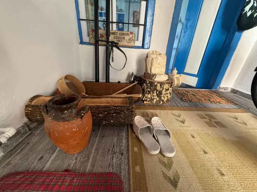 300 yıllık tarihi evini restore edip müzeye çevirerek ziyaretçilere ücretsiz açtı