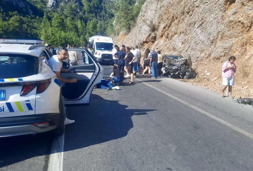 Antalya Akseki-Manavgat karayolunda kafa kafaya çarpıştılar 5 yaralı