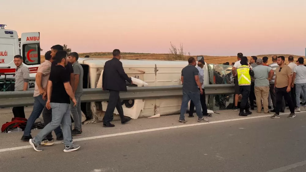 Afyon İhsaniye Gazlıgöl'de Otomobil ile midibüsün çarpıştı 10 yaralı 