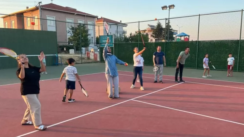 Aileler çocuklarıyla birlikte sporun keyfini çıkardı