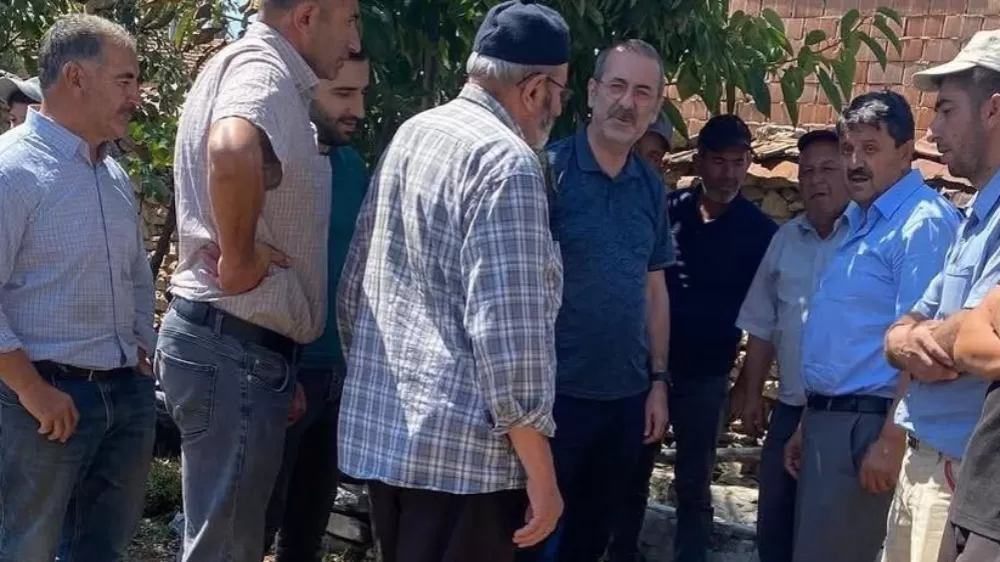 AK Parti’den yangın çıkan Karacaören köyüne ziyaret