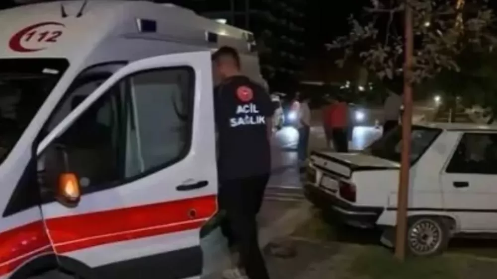 Aksaray’da Burdur plakalı  refüje çıktı otomobildeki  yolcu yaralandı.