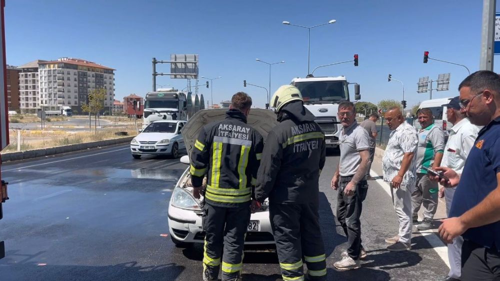 Aksaray'da otomobil yangını paniğe sebep oldu
