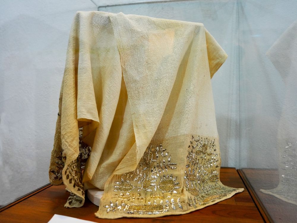 Alanya’da ipeğin izinde sergisi, tarihi bedestende açıldı