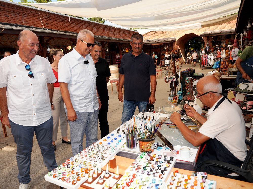 Alanya’da ipeğin izinde sergisi, tarihi bedestende açıldı