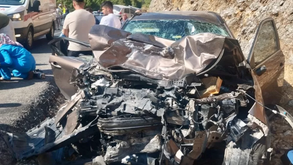 Antalya Akseki-Manavgat karayolunda kafa kafaya çarpıştılar 5 yaralı  