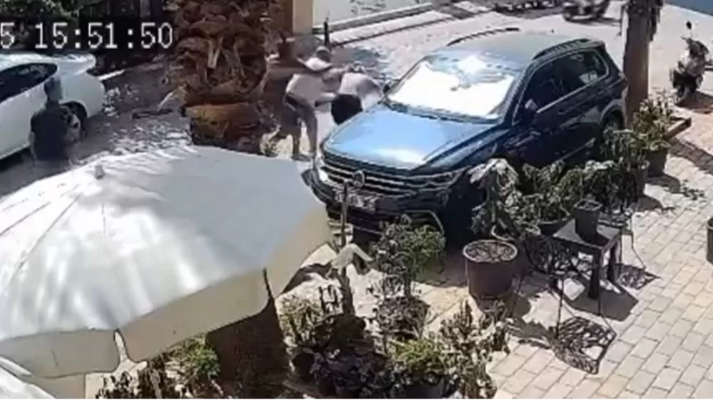 Antalya Alanya Esnafların anlaşmazlığı saç saça baş başa kavgaya dönüştü