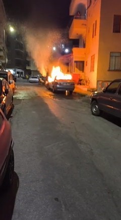 Antalya Alanya Park halindeki araç alev aldı ilk müdahale mahalle halkından