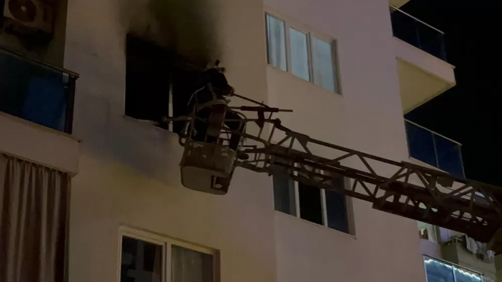 Antalya'da apartman dairesindeki yangın korkuttu