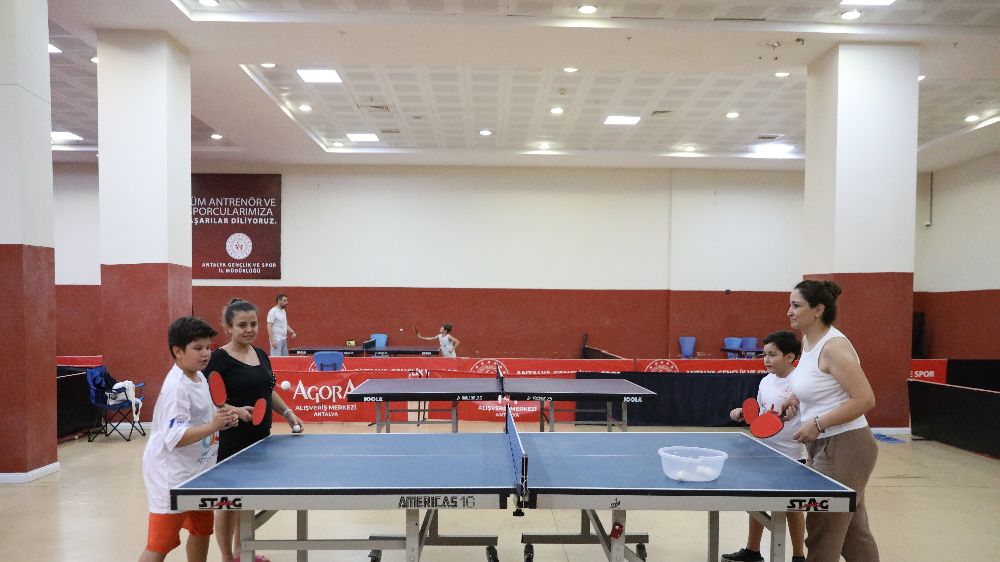 Antalya'da çocuklar yaz tatilini sporla geçiriyor