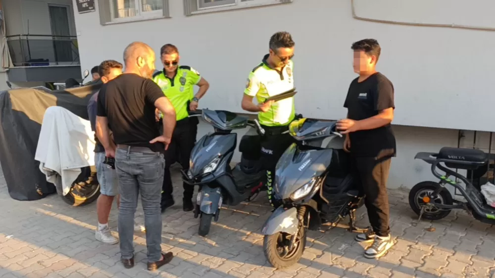 Antalya'da ehliyetsiz motosiklet kullanan çocukların ailelerine 70 bin TL ceza