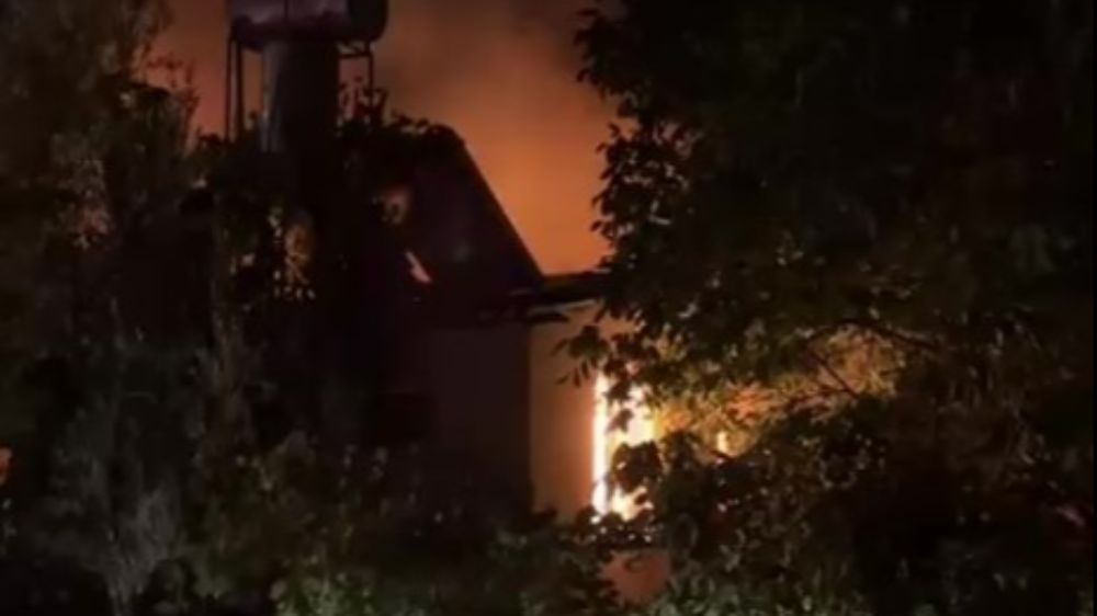 Antalya'da gecekonduda yangın Ev küle döndü 