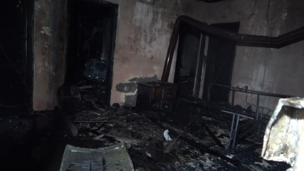 Antalya'da gecekonduda yangın Ev küle döndü